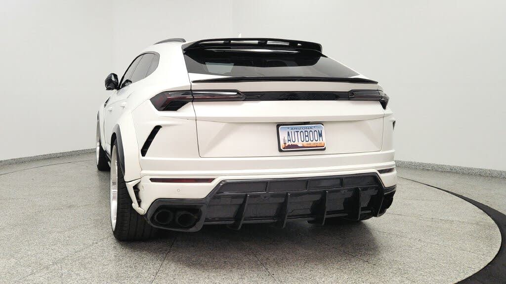 2019 Lamborghini Urus 4WD photo 4