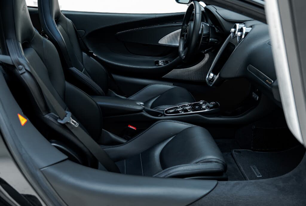 2023 McLaren GT RWD photo 16