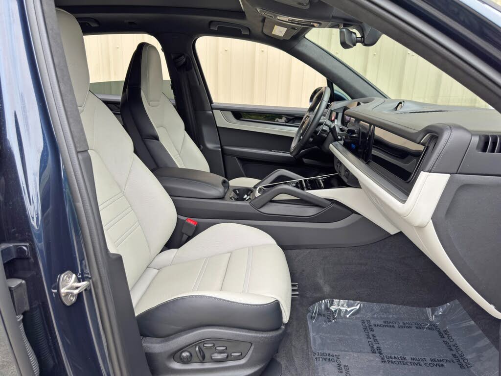 2024 Porsche Cayenne Turbo GT AWD photo 15 of 24
