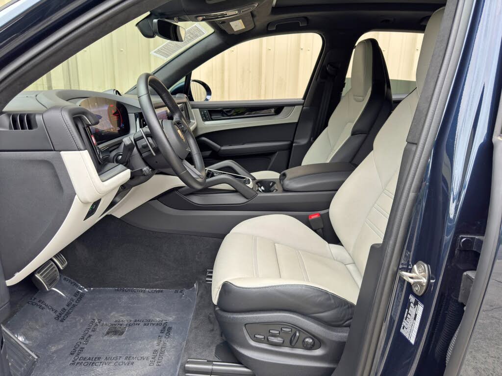 2024 Porsche Cayenne Turbo GT AWD photo 16 of 24