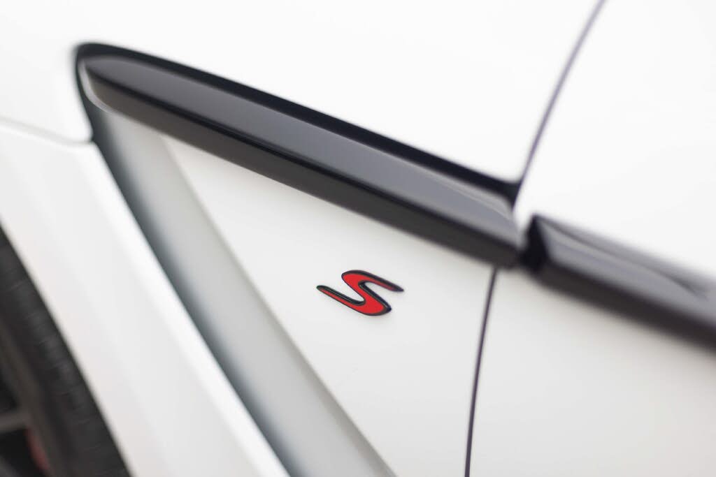2026 Aston Martin DBX S AWD photo 16 of 24