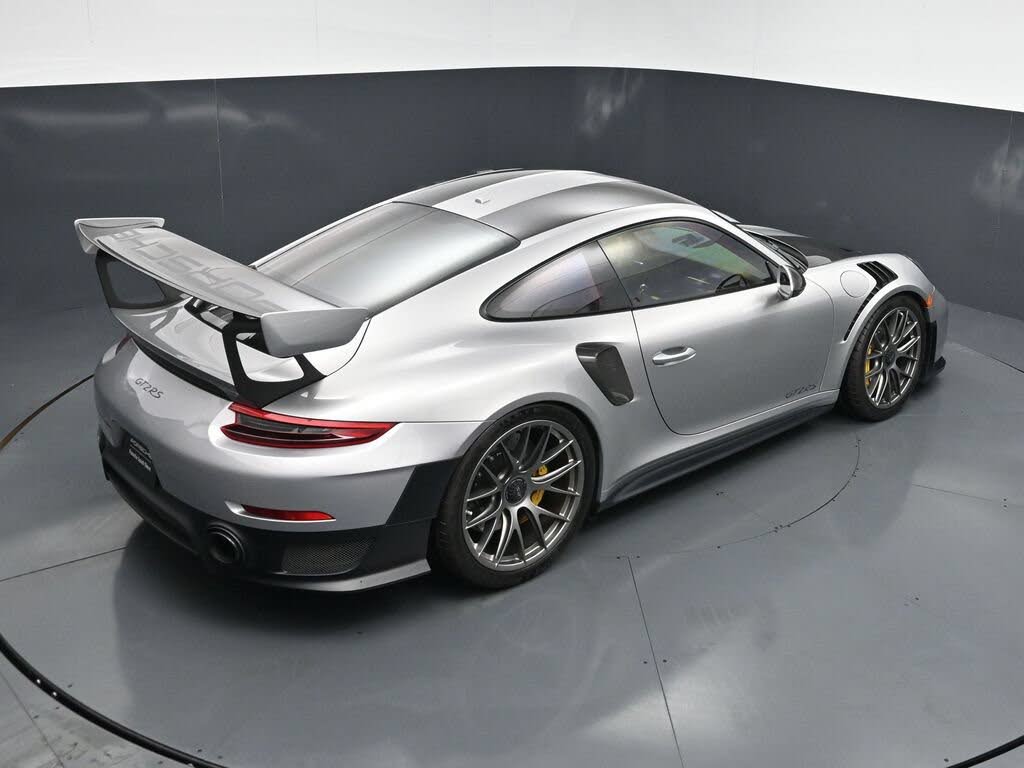 2018 Porsche 911 GT2 RS Coupe RWD photo 17 of 24