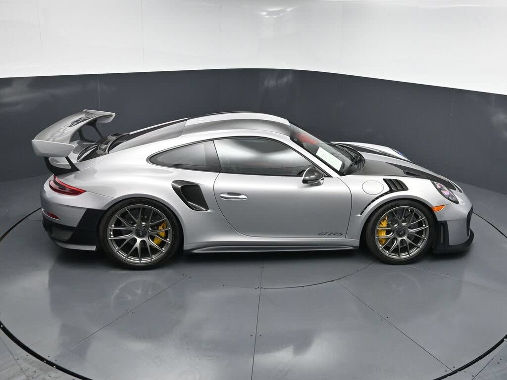 2018 Porsche 911 GT2 RS Coupe RWD photo 18 of 24