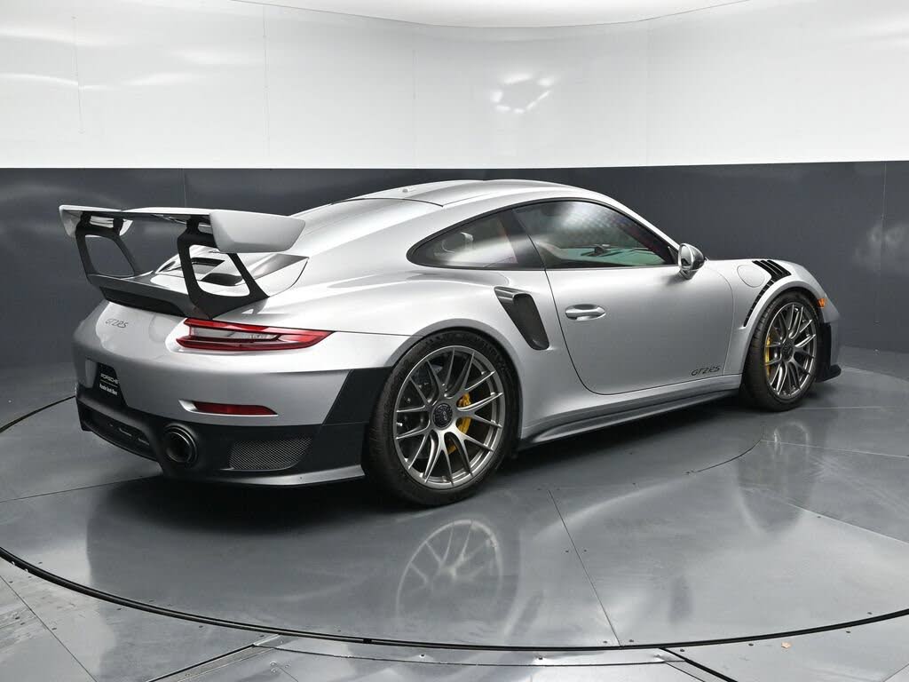 2018 Porsche 911 GT2 RS Coupe RWD photo 9 of 24