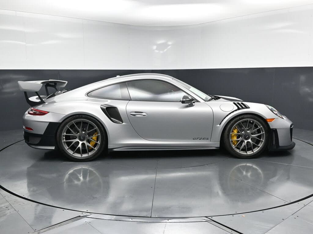2018 Porsche 911 GT2 RS Coupe RWD photo 10 of 24