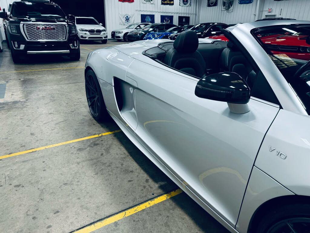 2012 Audi R8 5.2 quattro Spyder AWD photo 21 of 24