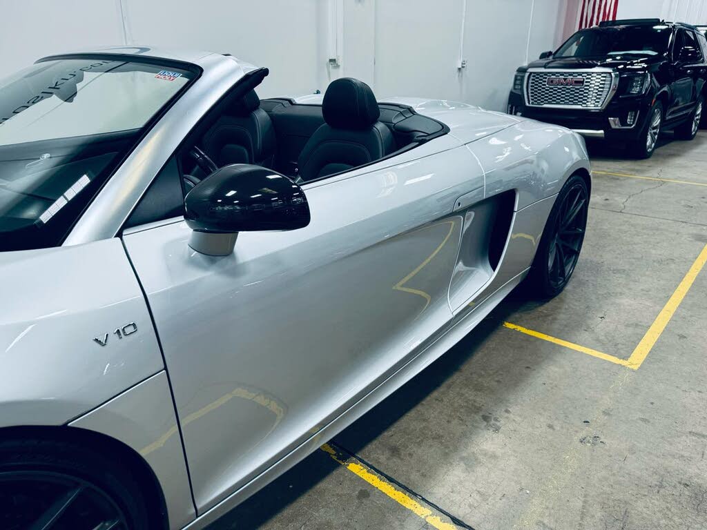 2012 Audi R8 5.2 quattro Spyder AWD photo 22 of 24